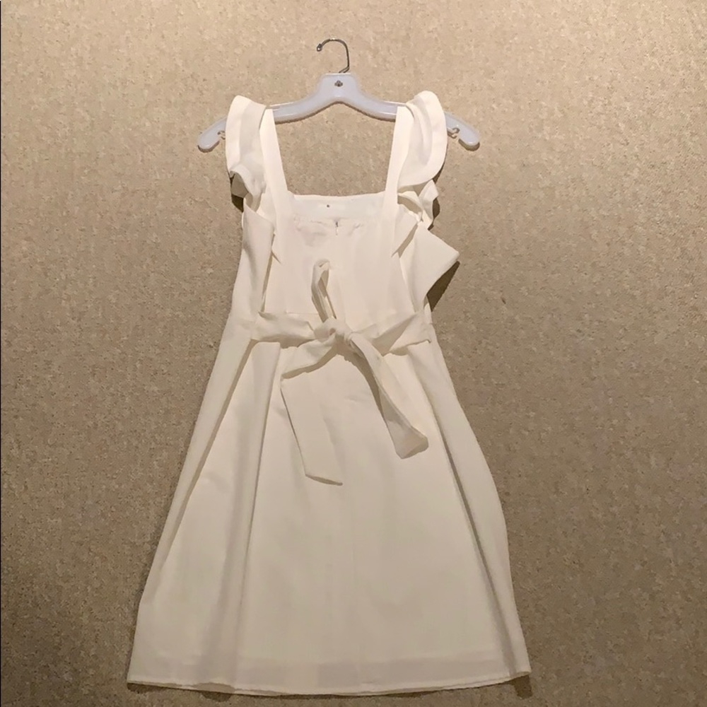 Cute white dress with buttons - Picture 3 of 3
